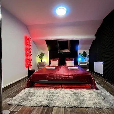 Red Love-Room / Balneo & Plus ! Souppes-sur-Loing Zewnętrze zdjęcie
