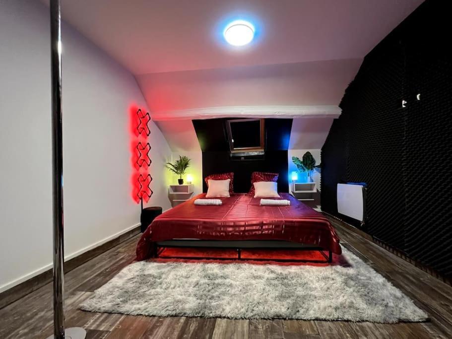 Red Love-Room / Balneo & Plus ! Souppes-sur-Loing Zewnętrze zdjęcie