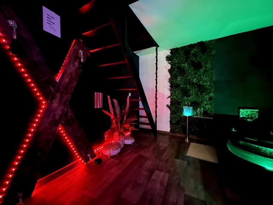 Red Love-Room / Balneo & Plus ! Souppes-sur-Loing Zewnętrze zdjęcie