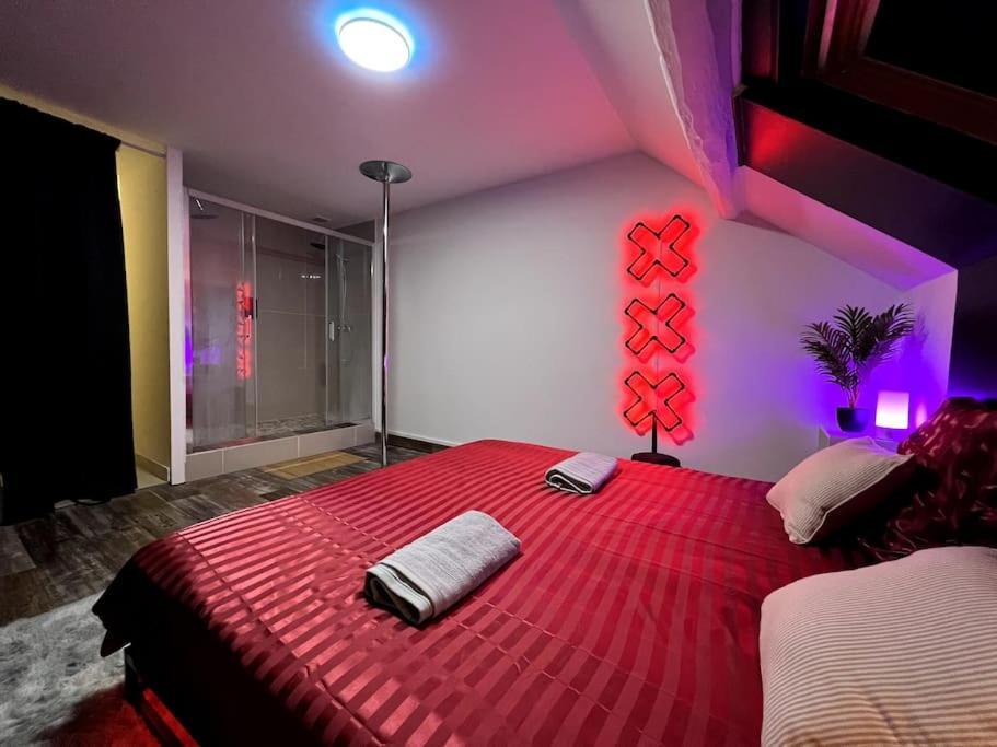 Red Love-Room / Balneo & Plus ! Souppes-sur-Loing Zewnętrze zdjęcie
